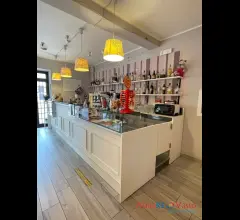 Appartamenti in Vendita - Attività di bar / pasticceria / pizzeria