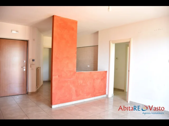 Appartamenti in Vendita - Appartamento non arredato, con ampio terrazzo.