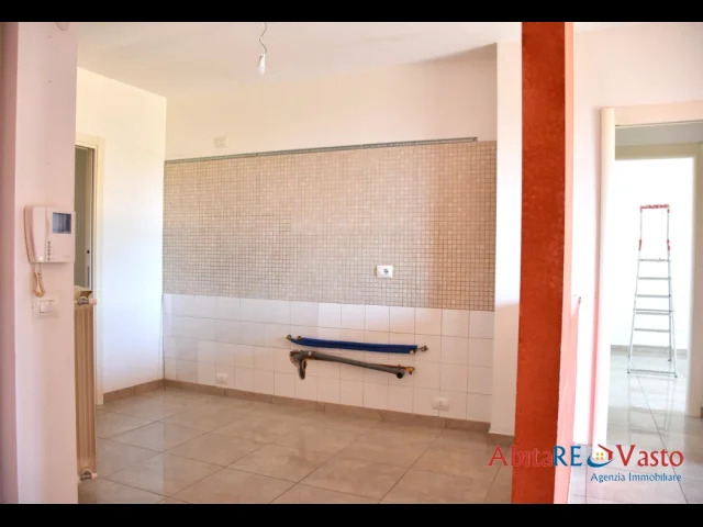 Appartamenti in Vendita - Appartamento non arredato, con ampio terrazzo.