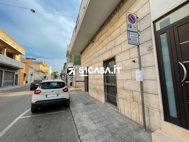 Locale commerciale in zona centro a galatone