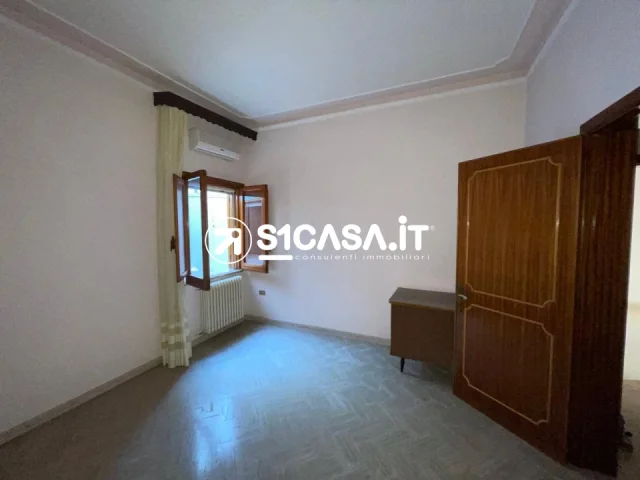 Appartamenti in Vendita - Abitazione a piano terra con garage