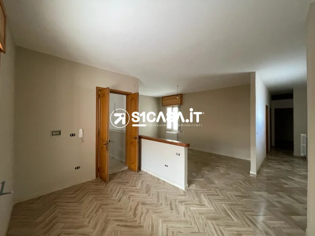 Appartamenti in Vendita - Appartamento signorile al secondo piano