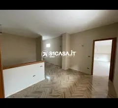Appartamenti in Vendita - Appartamento signorile al secondo piano