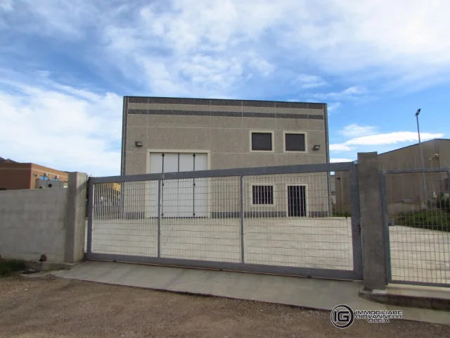 Appartamenti in Vendita - Capannone di 450mq in zona industriale