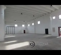 Appartamenti in Vendita - Capannone di 450mq in zona industriale