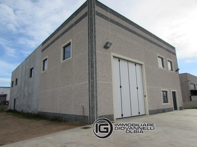 Appartamenti in Vendita - Capannone di 450mq in zona industriale