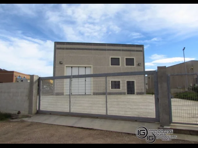 Appartamenti in Vendita - Capannone di 450mq z. industriale