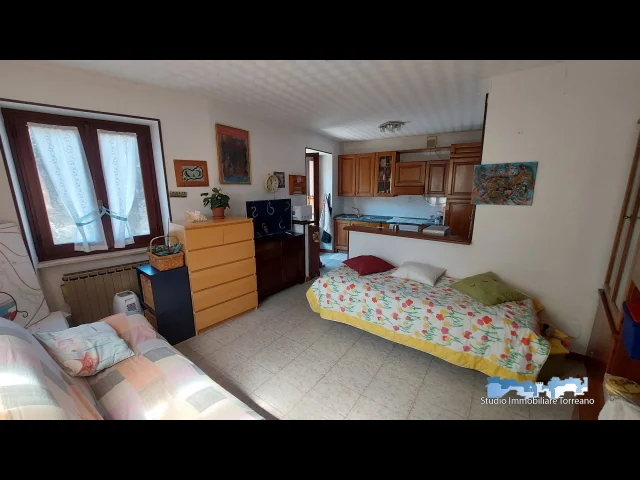 Appartamenti in Vendita - Casetta semi indipendente a vistrorio