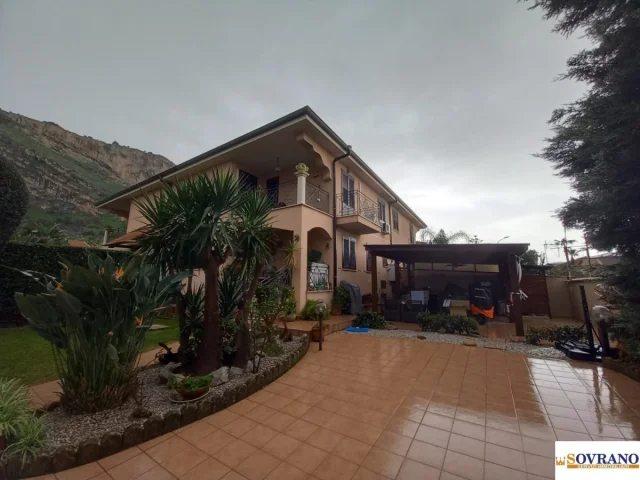 Appartamenti in Vendita - Villa 800 mt dal mare di isola delle femmine