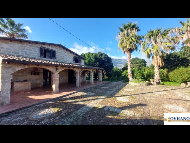 Appartamenti in Vendita - Splendido casale in pietra in zona carini