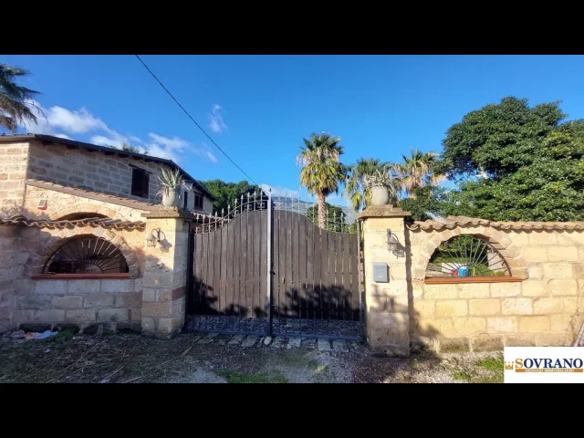Appartamenti in Vendita - Splendido casale in pietra in zona carini