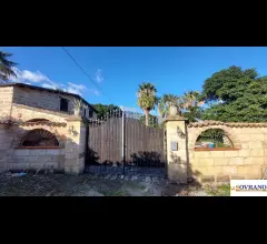 Appartamenti in Vendita - Splendido casale in pietra in zona carini