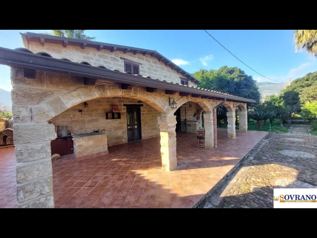 Appartamenti in Vendita - Splendido casale in pietra in zona carini