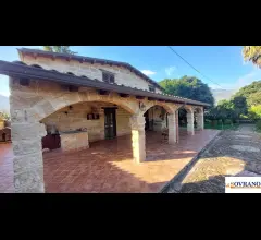 Appartamenti in Vendita - Splendido casale in pietra in zona carini