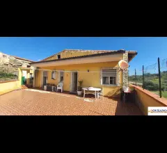 Appartamenti in Vendita - Monreale:panoramica villa con terreno e terrazzo