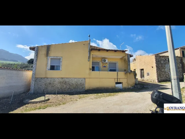 Appartamenti in Vendita - Monreale:panoramica villa con terreno e terrazzo