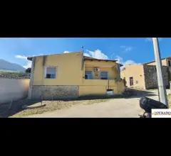 Appartamenti in Vendita - Monreale:panoramica villa con terreno e terrazzo