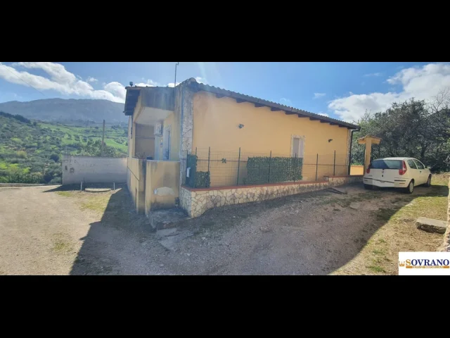 Appartamenti in Vendita - Monreale:panoramica villa con terreno e terrazzo