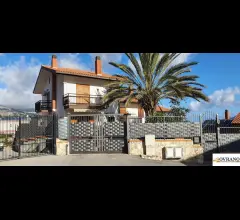 Baida: porzione di villa su 3 livelli