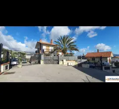 Appartamenti in Vendita - Baida: porzione di villa su 3 livelli