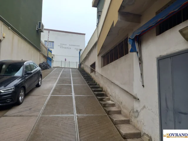 Appartamenti in Vendita - Magazzino carrabile 500 mq