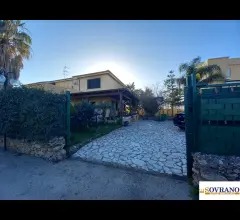 Appartamenti in Vendita - Carini:villa ristrutturata di fronte al mare
