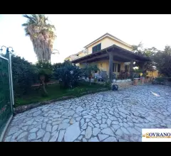 Appartamenti in Vendita - Carini:villa ristrutturata di fronte al mare