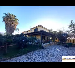 Appartamenti in Vendita - Carini:villa ristrutturata di fronte al mare