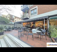 Via marche: locale c/1 con spazio antistante