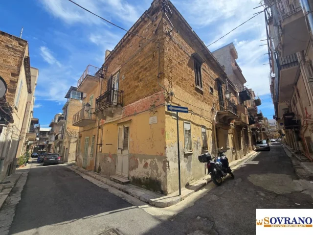 Villabate: palazzina indipendente con terrazzo