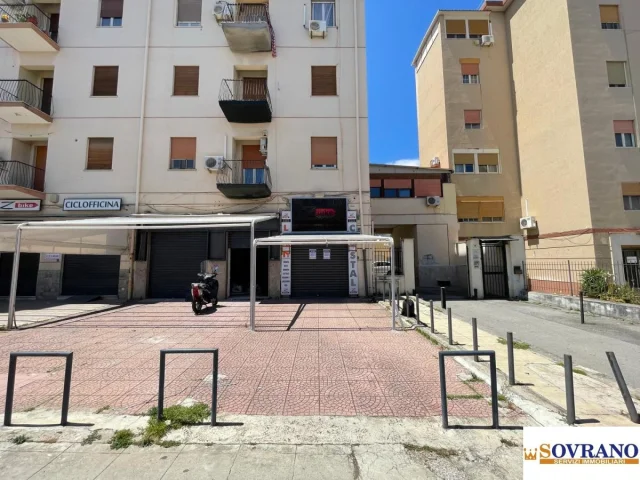 Appartamenti in Vendita - Gustavo roccella: locale c/1 mq 40