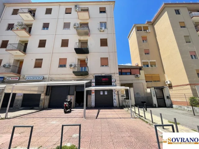 Appartamenti in Vendita - Gustavo roccella: locale c/1 mq 40