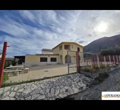 Altavilla milicia: villa su 2 livelli con ampio esterno