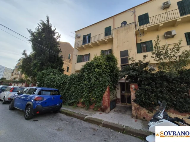 I. federico / sampolo: appartamento p. terra con esterno