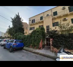 I. federico / sampolo: appartamento p. terra con esterno