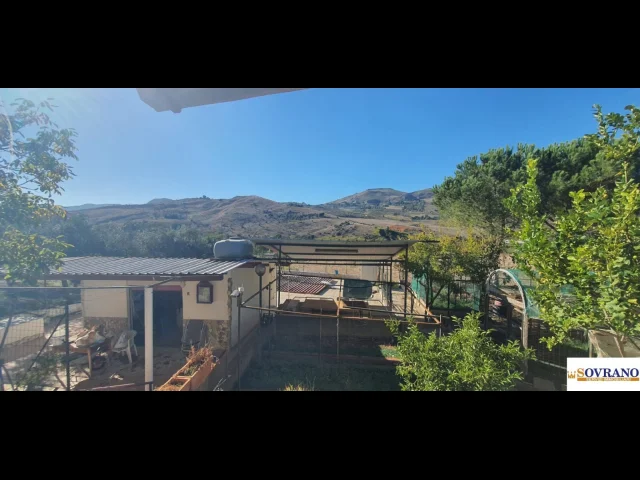 Villafrati: villa con piscina e terreno