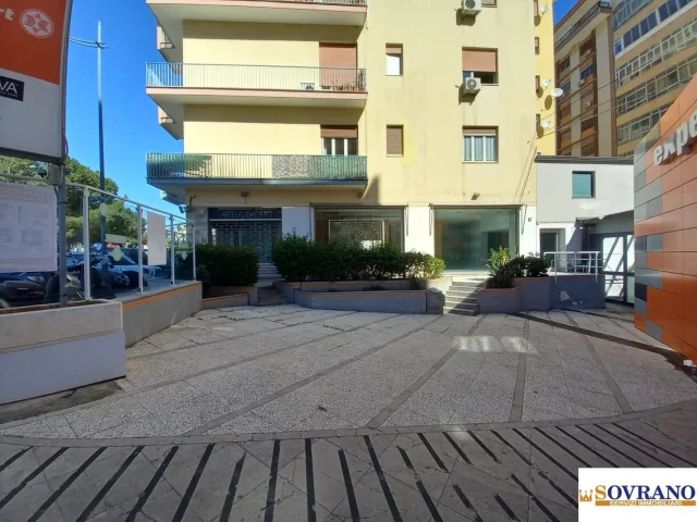 Appartamenti in Vendita - Notarbartolo:locale commerciale 3 livelli