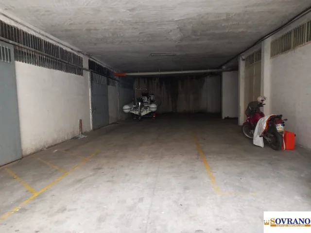 Appartamenti in Vendita - Magazzino carrabile 1000 mq