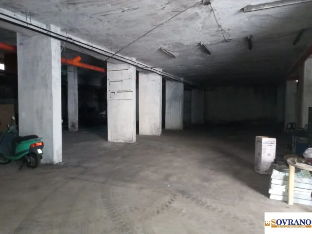 Appartamenti in Vendita - Magazzino carrabile 1000 mq