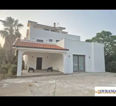 Appartamenti in Vendita - Villa con 3 unità abitative a carini ideale per più famiglie
