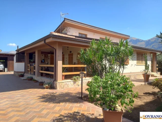 Appartamenti in Vendita - Carini: villa di pregio in residence serracardillo