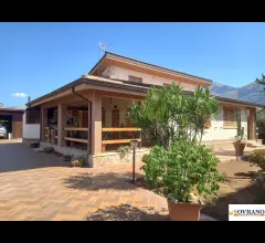 Appartamenti in Vendita - Carini: villa di pregio in residence serracardillo