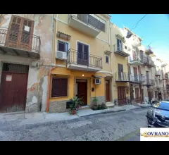 Carini: palazzina indipendente con terrazzo e garage