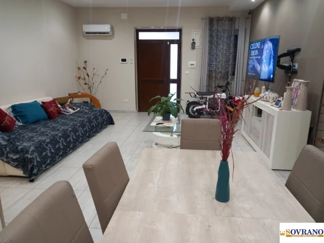 Appartamenti in Vendita - Carini: palazzina indipendente con terrazzo e garage