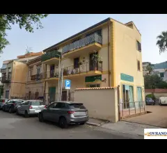 Appartamenti in Vendita - Pallavicino: locale c/1 con ampio parcheggio