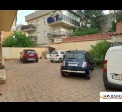 Appartamenti in Vendita - Pallavicino: locale c/1 con ampio parcheggio