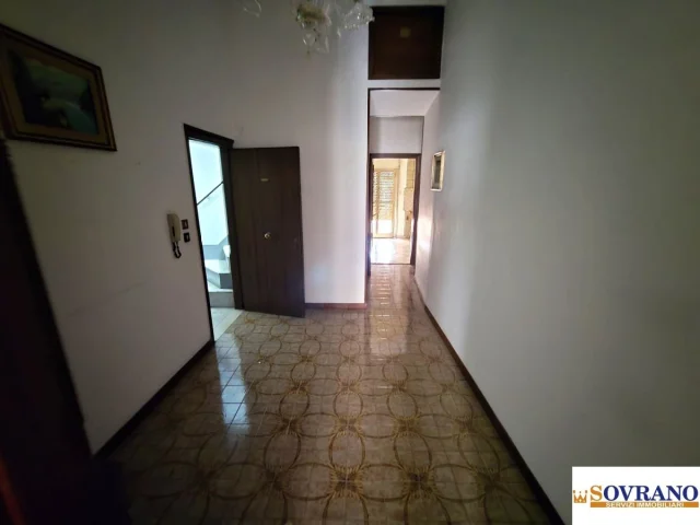 Appartamenti in Vendita - Monreale: ampio appartamento mq 130
