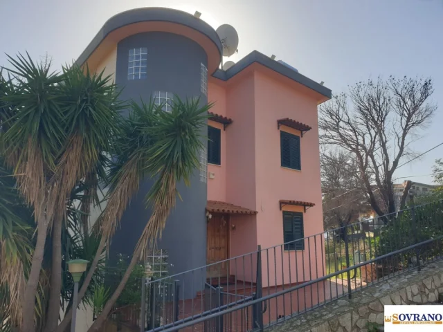 Appartamenti in Vendita - Bellolampo: panoramica villa su 3 livelli
