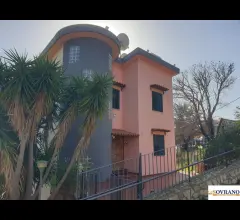 Bellolampo: panoramica villa su 3 livelli