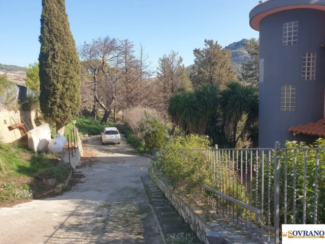 Appartamenti in Vendita - Bellolampo: panoramica villa su 3 livelli